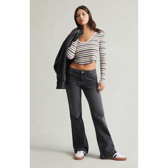 Ausgestellte Jeans 