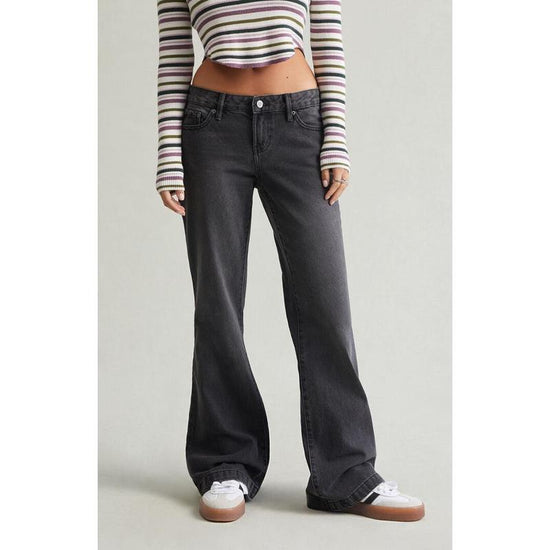 Ausgestellte Jeans 