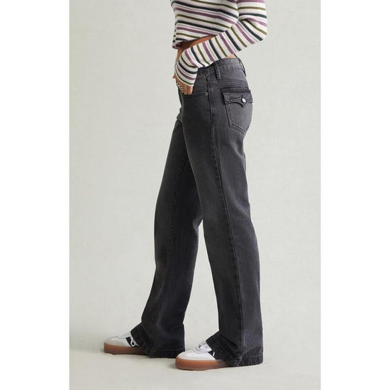Ausgestellte Jeans 